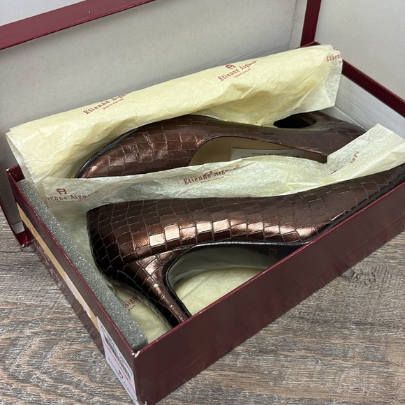 Etienne Aigner DREAMER Bronze Embossed Leather Pumps 7.5 - Picture 11 of 11